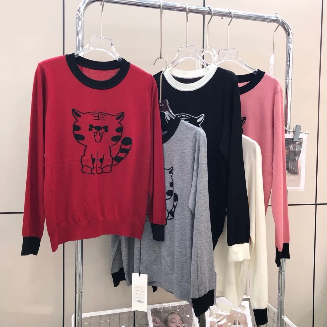 【南油玲姐】黑色卡通图案长袖薄款针织衫A2321