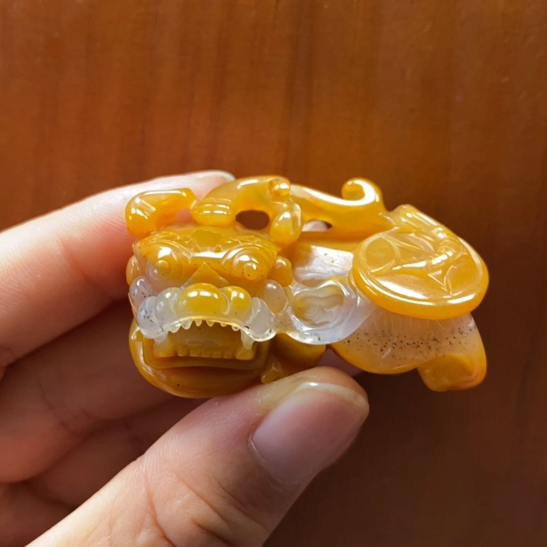 未镶嵌石英质玉（黄龙玉）颈饰
