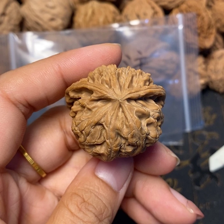 z***x文玩核桃吊坠文玩核桃异形单只