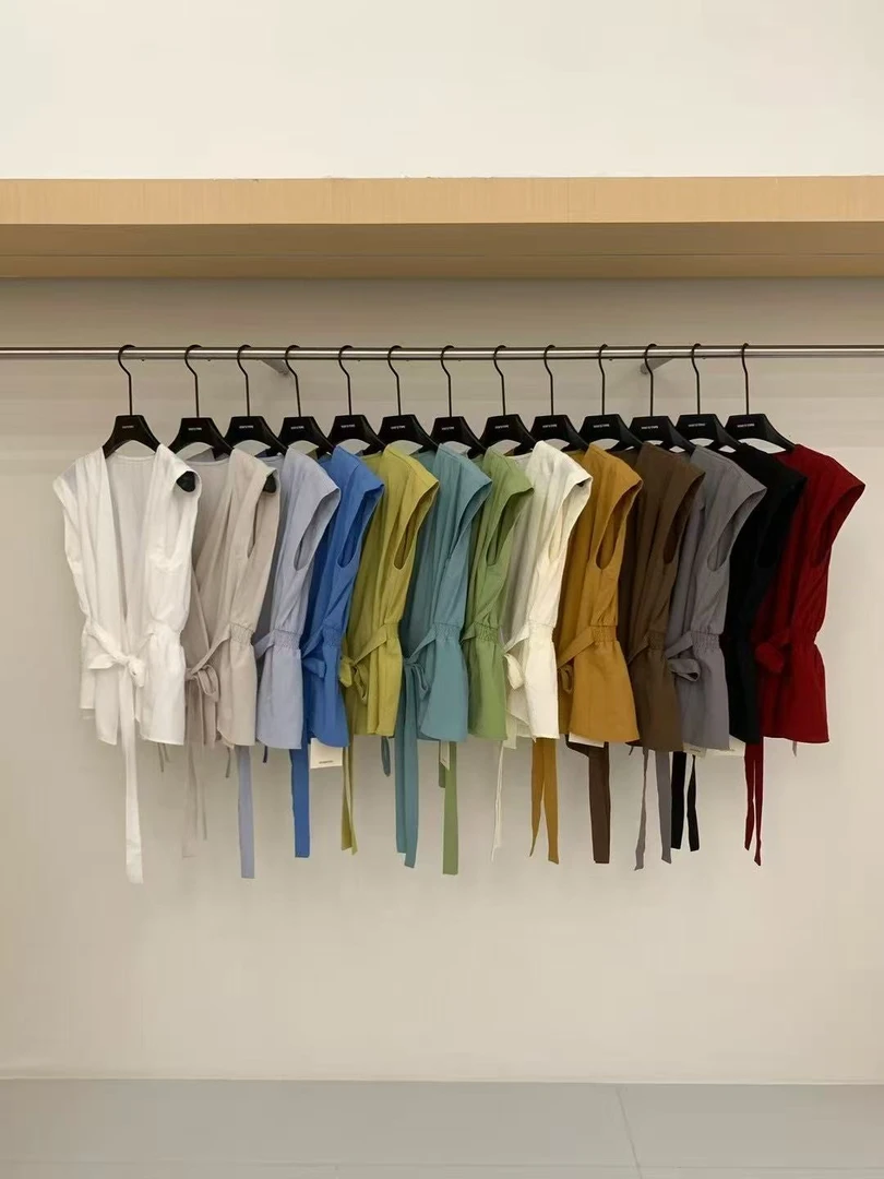 @8135【】夏季网红时尚百搭显瘦V领无袖背心纯色女收腰显瘦马甲上衣