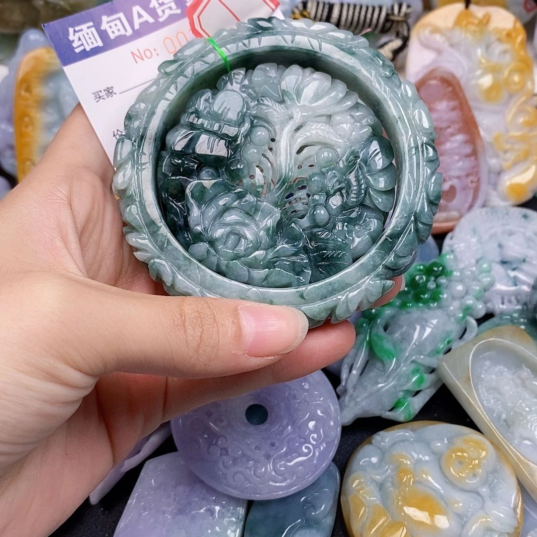 吊坠(不含链)未镶嵌翡翠笑**云