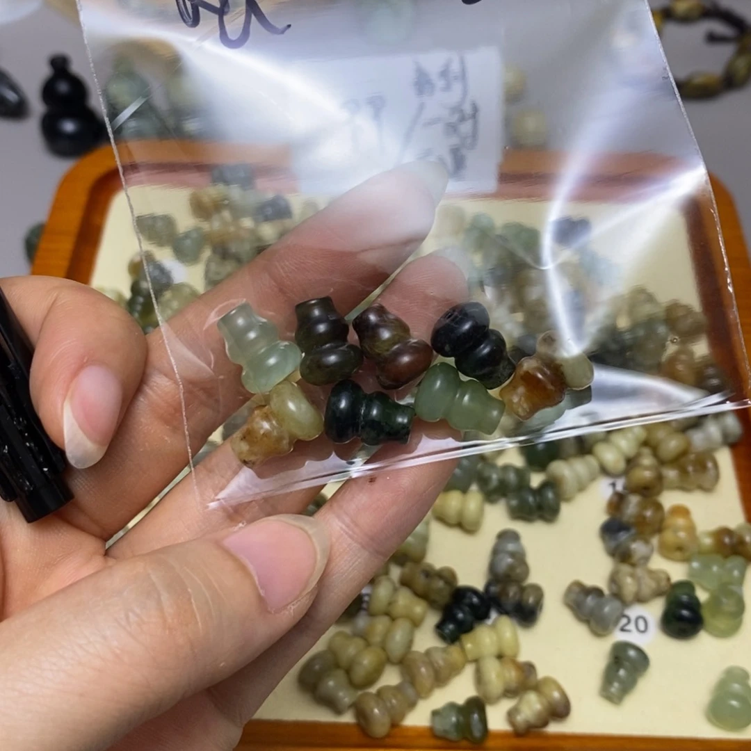 蛇纹石玉合金配饰煦**.