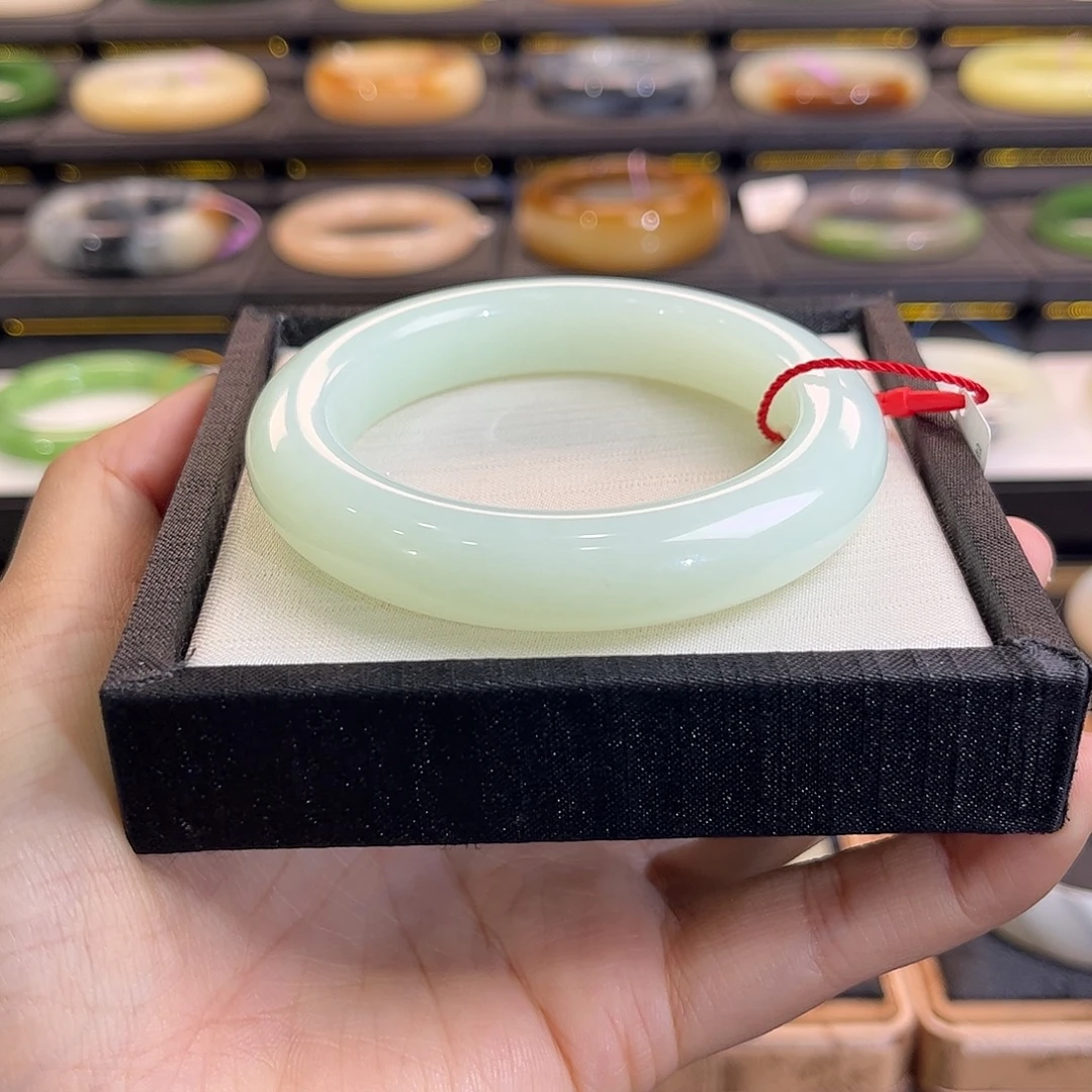 和田玉未镶嵌手镯俄青白