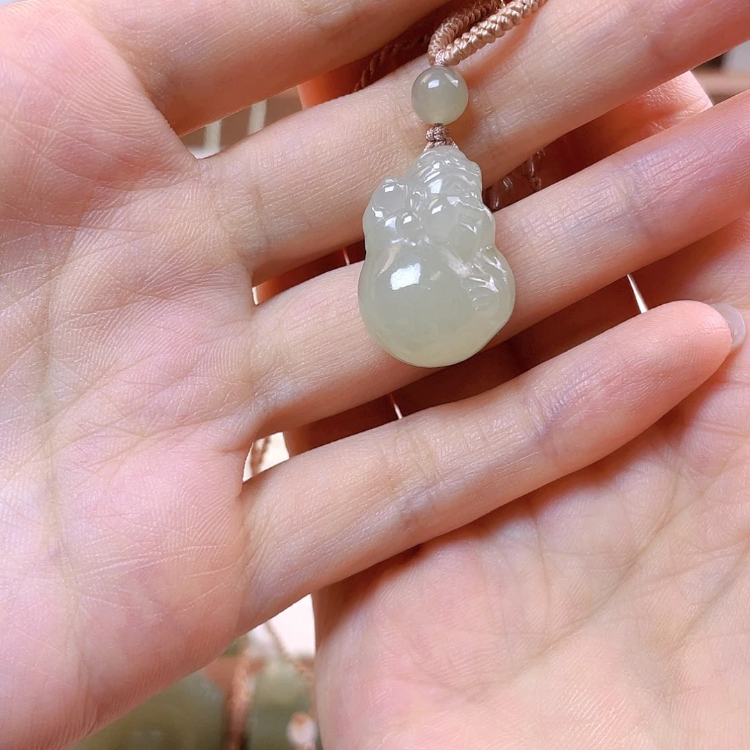 微***笑吊坠(赠链)未镶嵌和田玉