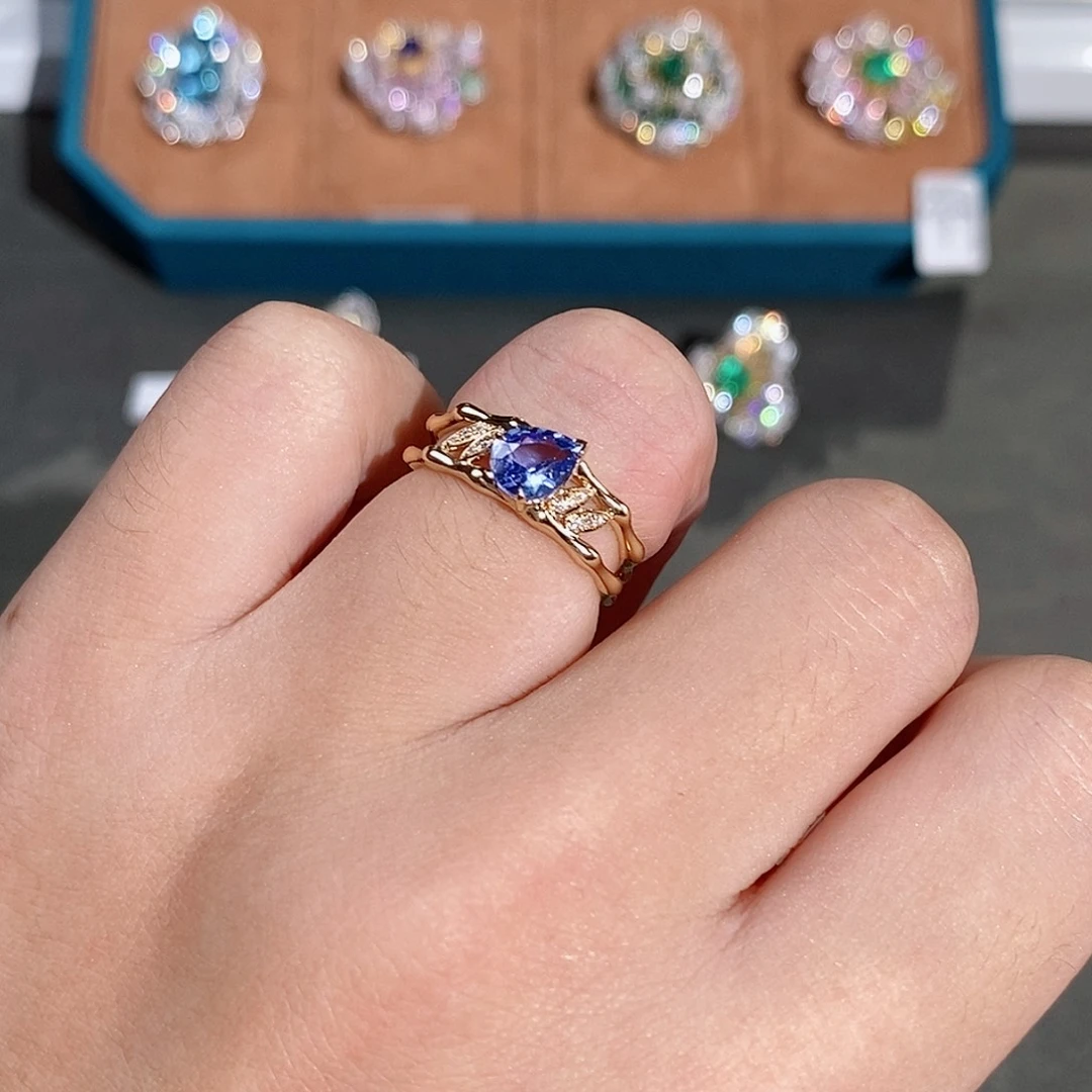 戒指蓝宝石18K金镶嵌1.05ct