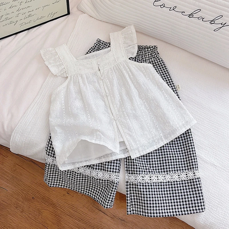 女童夏装新款韩版时髦套装儿童新款洋气镂空飞袖衬衫格子裤两件套