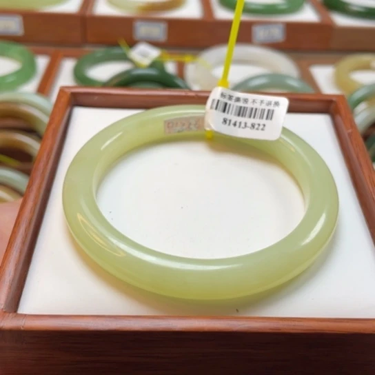 【闪购商品】和田玉手镯未镶嵌58