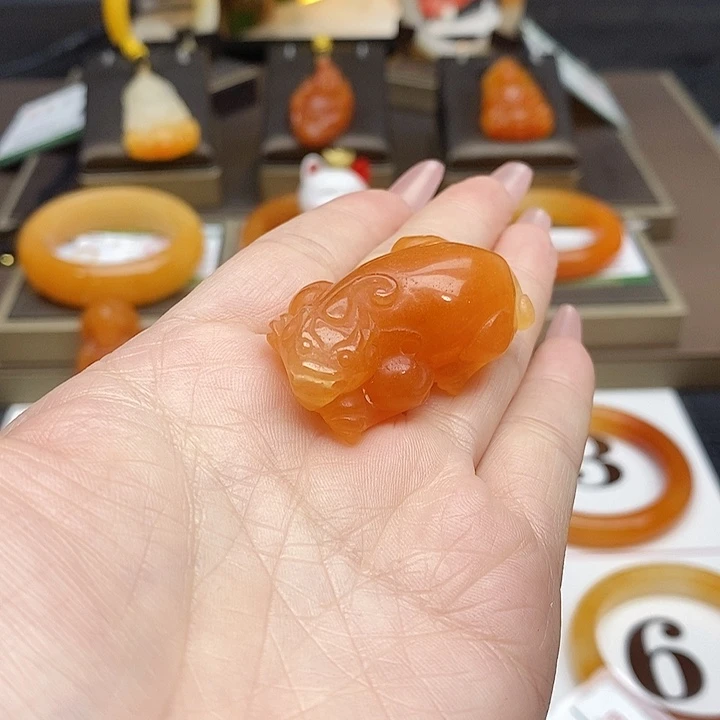 石英质玉（黄龙玉）未镶嵌吊坠