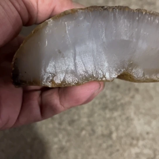 定制玛瑙放**着定制玛瑙饰品