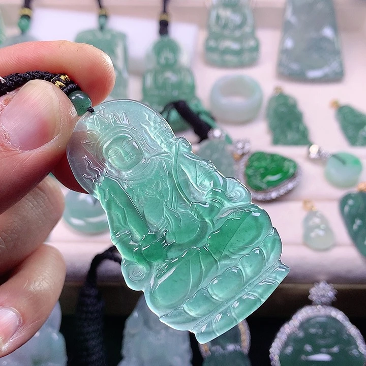 翡翠颈饰未镶嵌翡翠