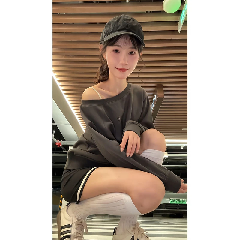 美式慵懒斜肩长袖卫衣女秋季2025新款松弛感穿搭宽松上衣百搭短裤