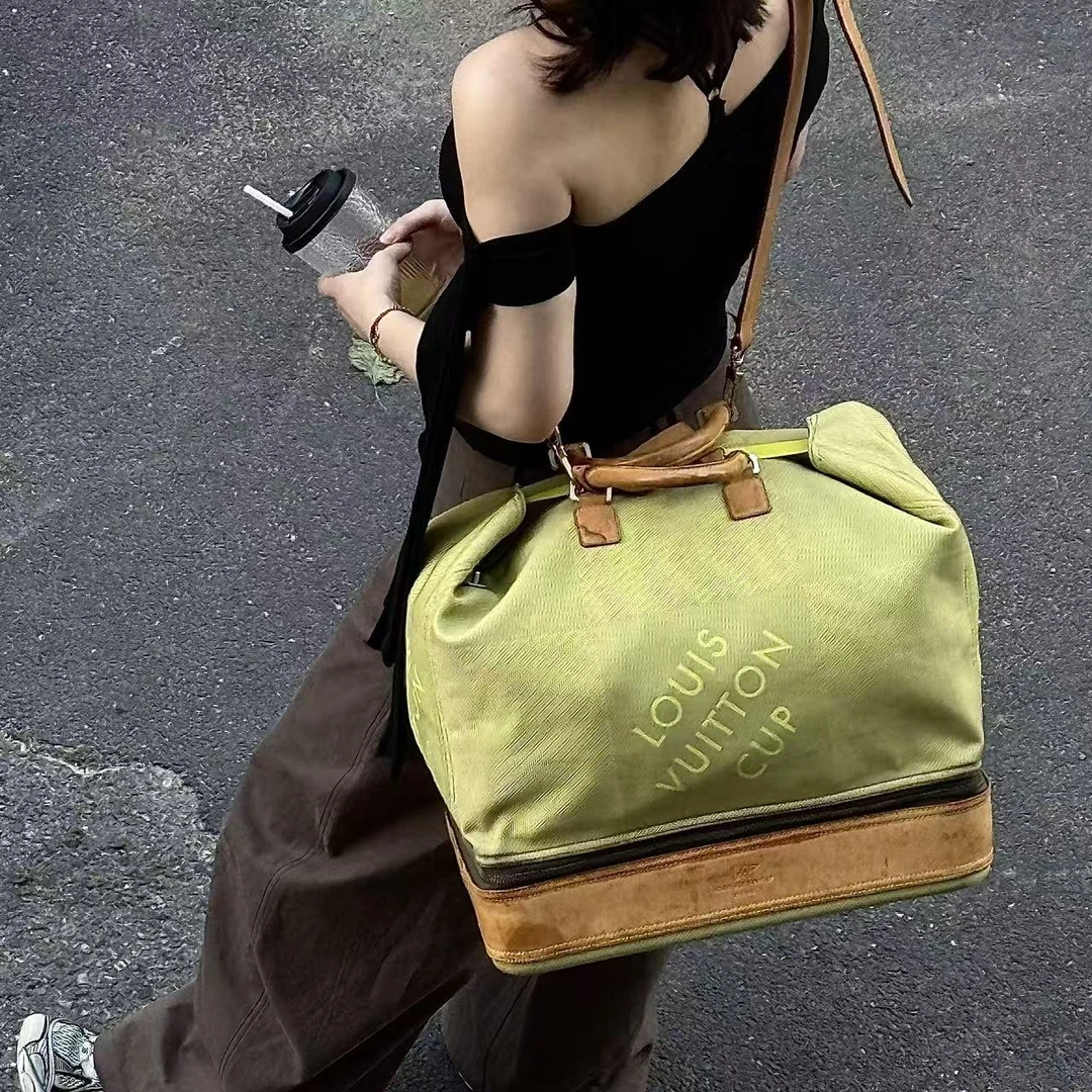 95新 LouisVuitton/路易威登 陆军系列荧光绿手提斜挎健身包旅行