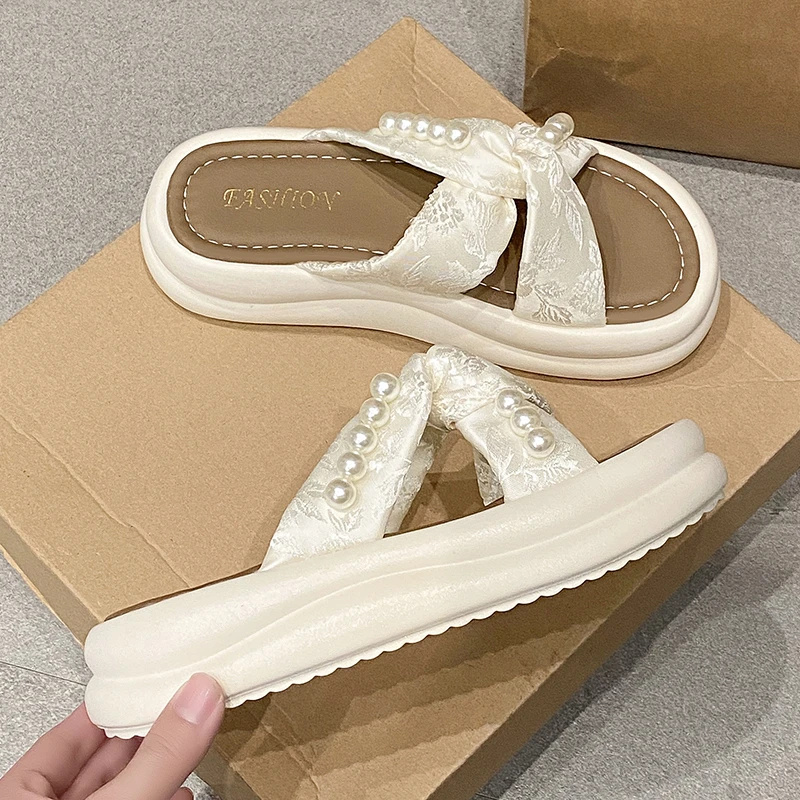 国风珍珠蝴蝶结甜美拖鞋女夏2025新款厚底一字拖休闲凉拖软底爆款