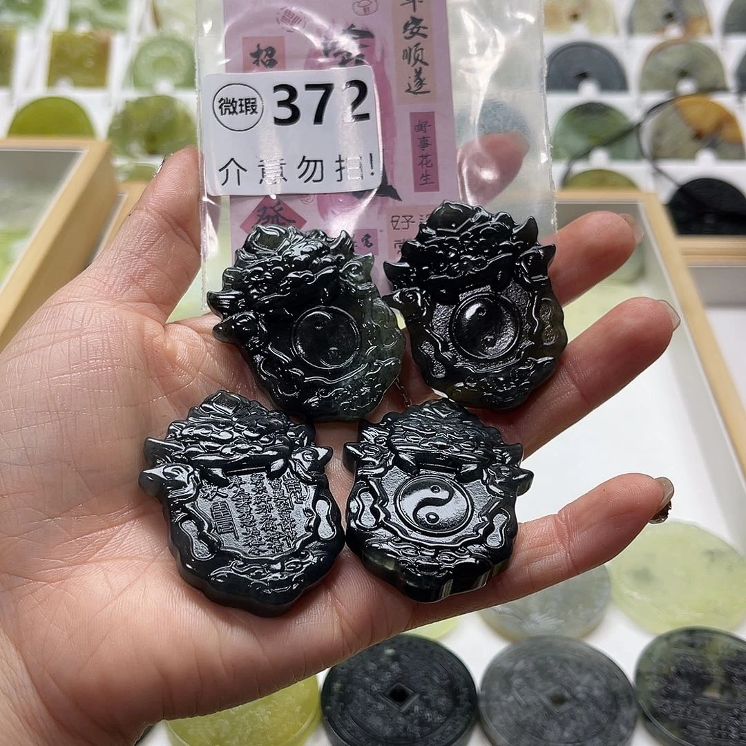 蛇纹石玉未镶嵌颈饰山****）