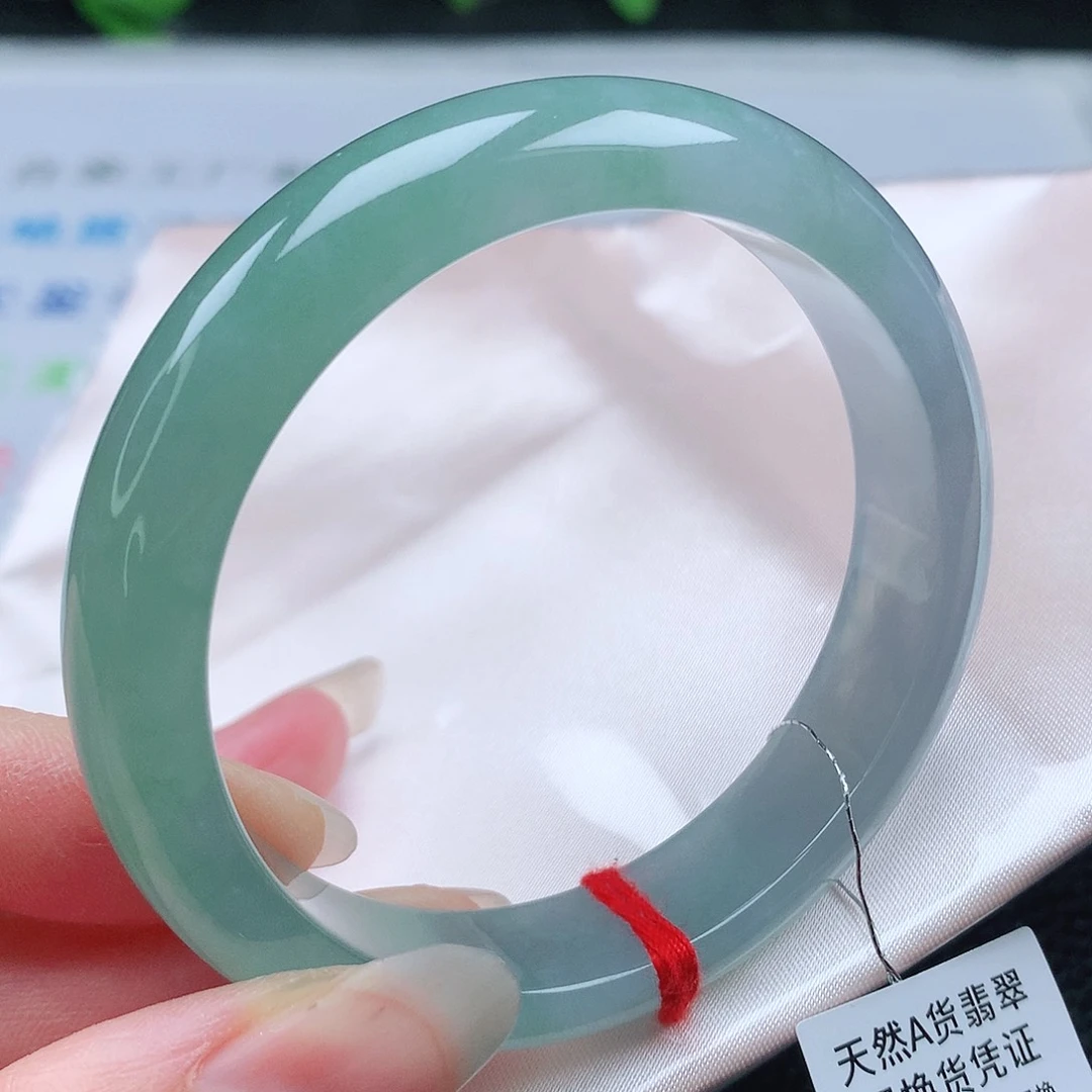 翡翠手镯未镶嵌56圈