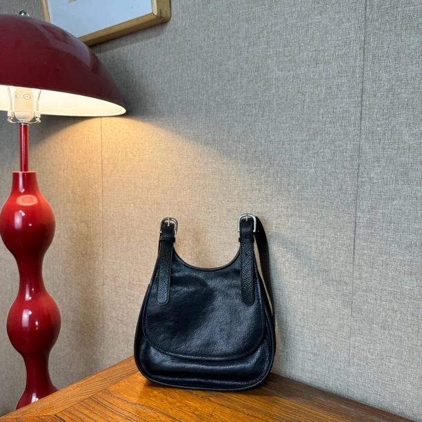 25新款头层植鞣牛皮小众设计师款个性背心包单肩斜挎包22379