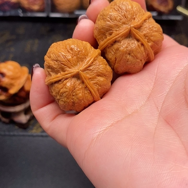文玩核桃吊坠福瓜三棱