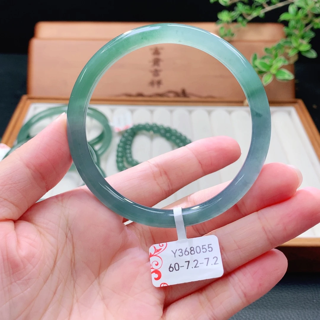 未镶嵌手镯（圆镯）翡翠