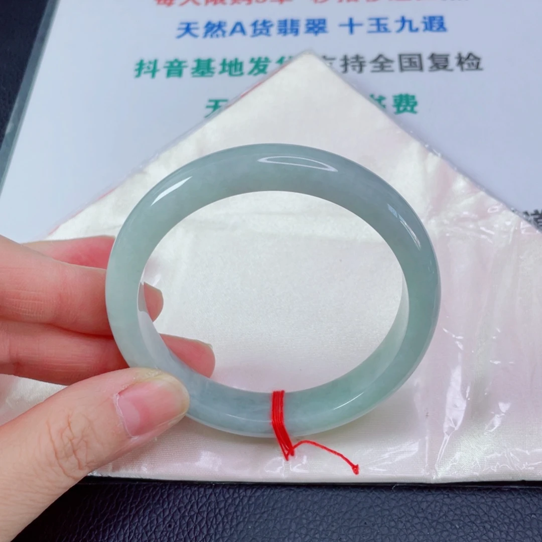 翡翠手镯未镶嵌十*月天然