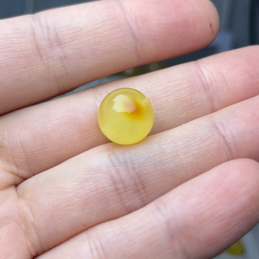 你***i蜜蜡未镶嵌珠宝奇石微瑕圆珠约12毫米一颗