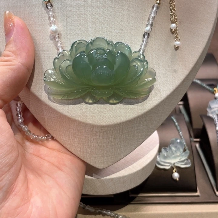 未镶嵌蛇纹石玉颈饰