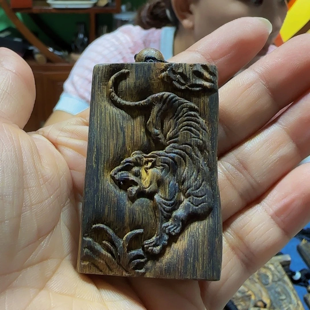 ****️沉香沉香碎屑海南白奇乌身老料带绳12克