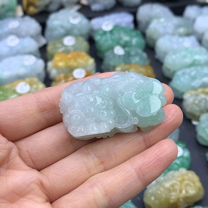 翡翠未镶嵌颈饰天然缅甸A货翡翠貔貅吊坠