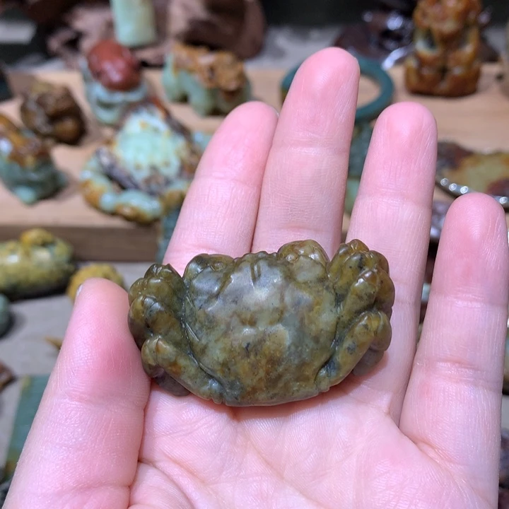 未镶嵌岫岩河磨玉（透闪石质玉）把件