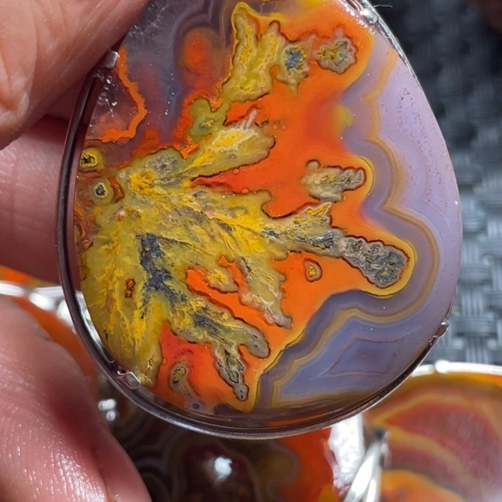 流***星玛瑙/玉髓未镶嵌颈饰