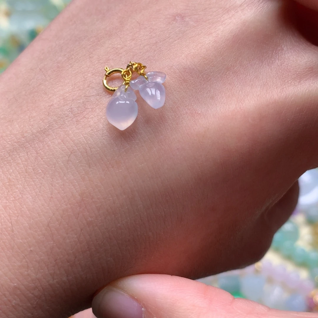 翡翠未镶嵌颈饰是