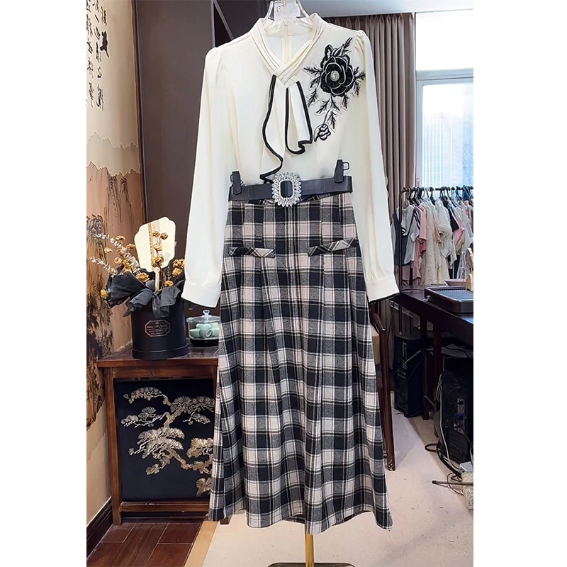 芙娜妮法式复古风设计感刺绣丝巾不规则长袖半身裙两件套F2431831