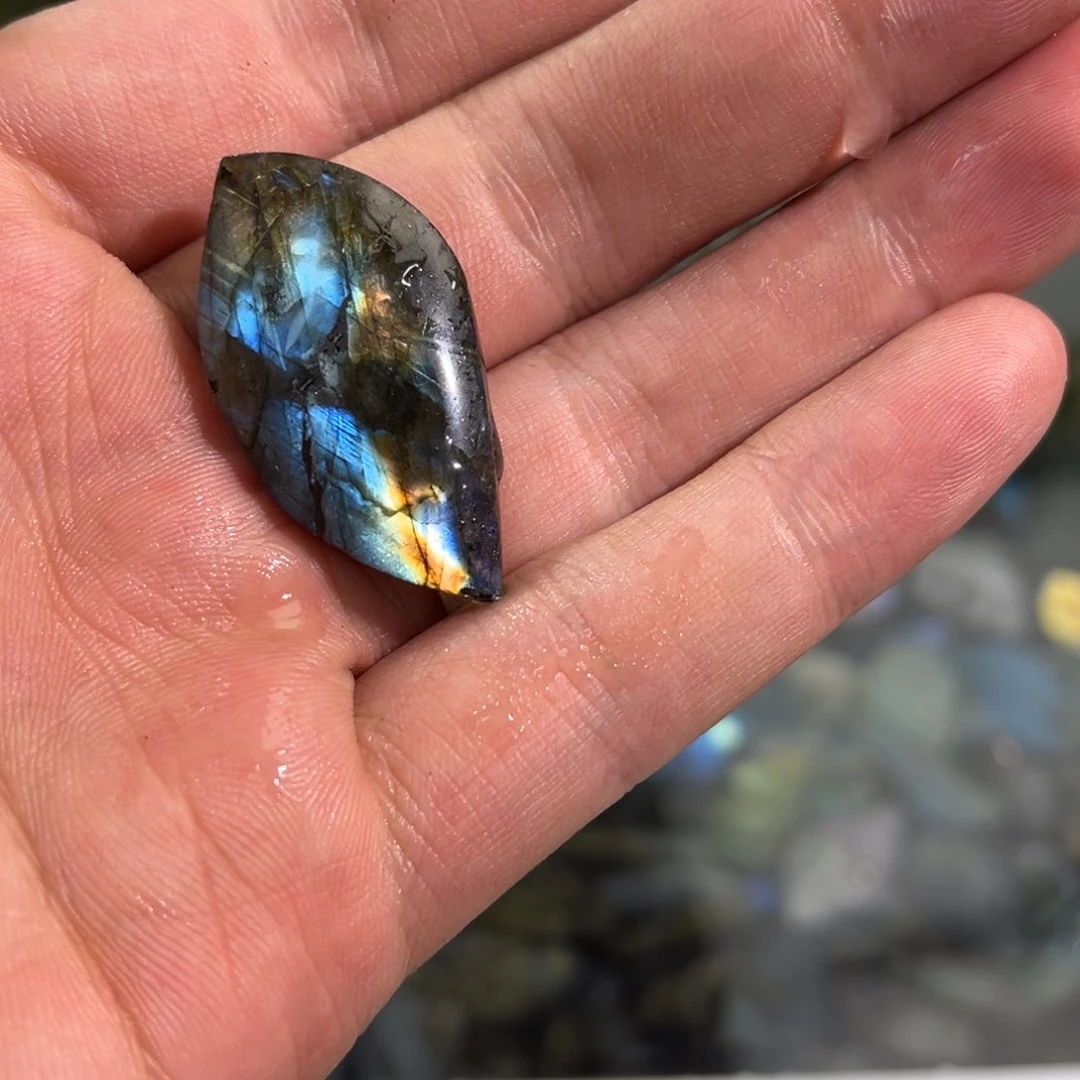 拉长石吊坠未镶嵌沈*