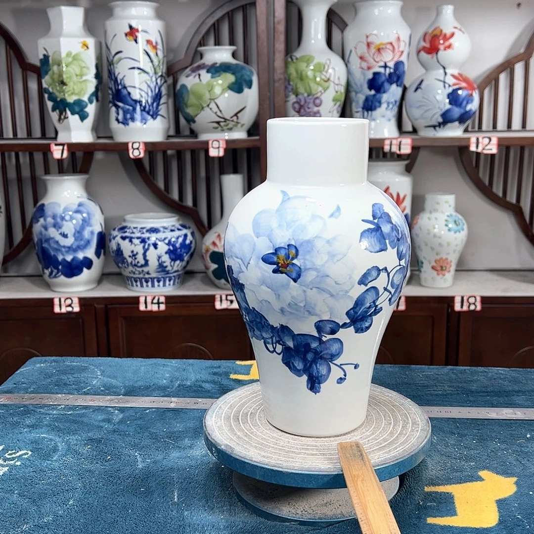 摆件景德镇陶瓷直青牡
