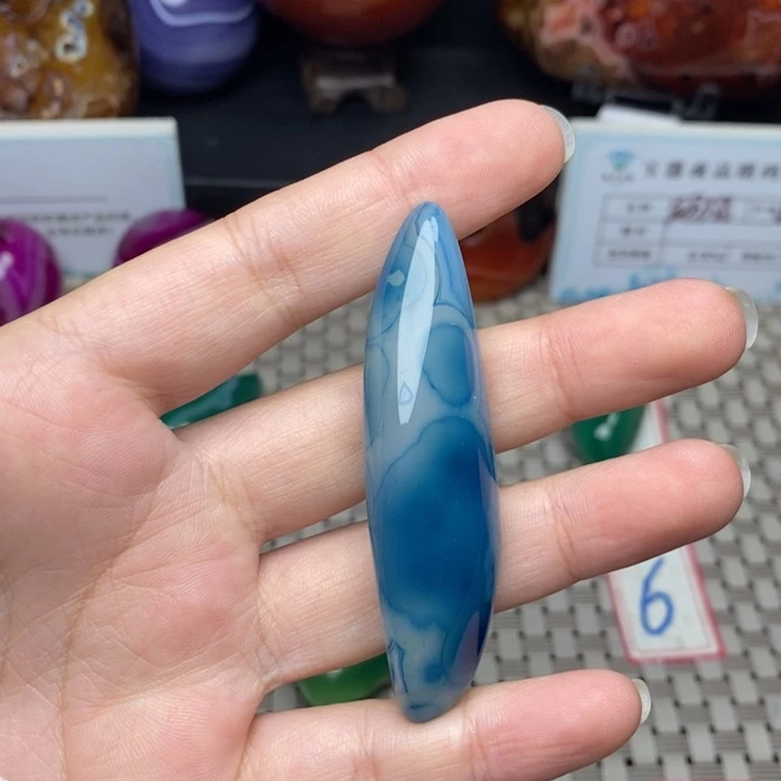 随***和未镶嵌原石玛瑙/玉髓
