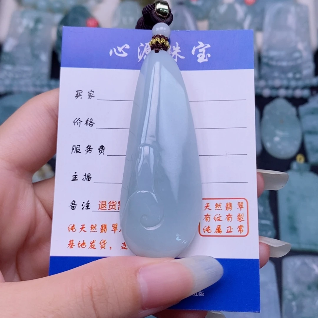 翡翠未镶嵌颈饰悟道
