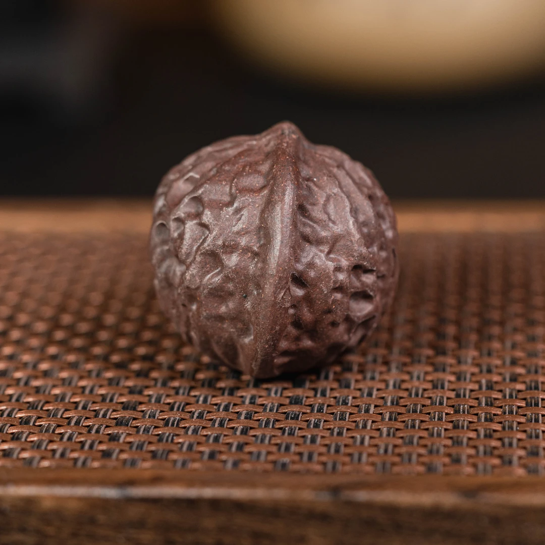 GS9-002  宜兴手工紫砂   紫砂核桃