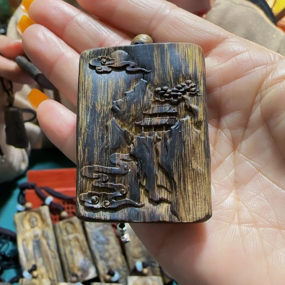 沉香吊坠壮**阳海南糖结老白奇雕件带绳13.9克