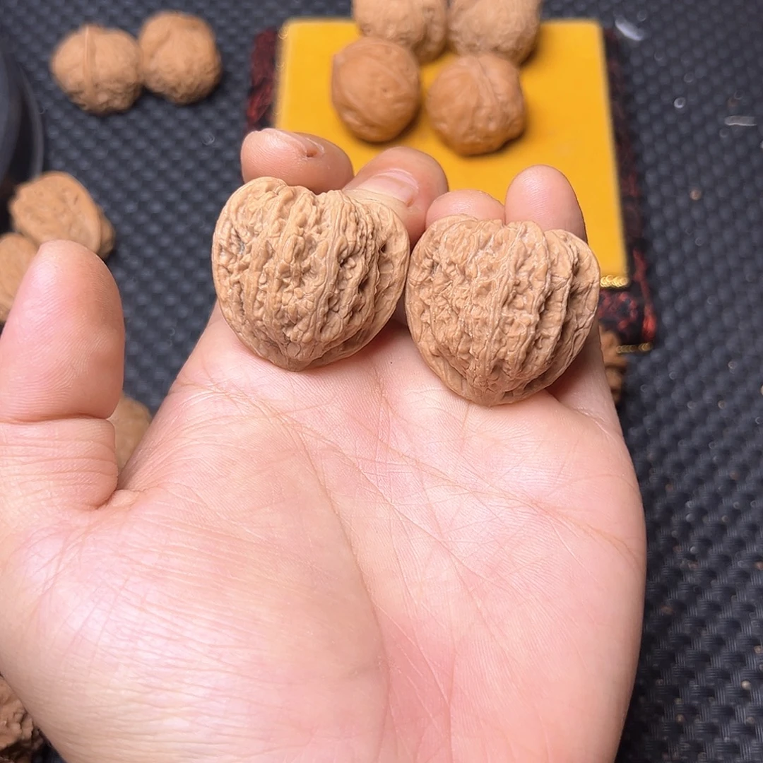 吊坠文玩核桃三角蜜