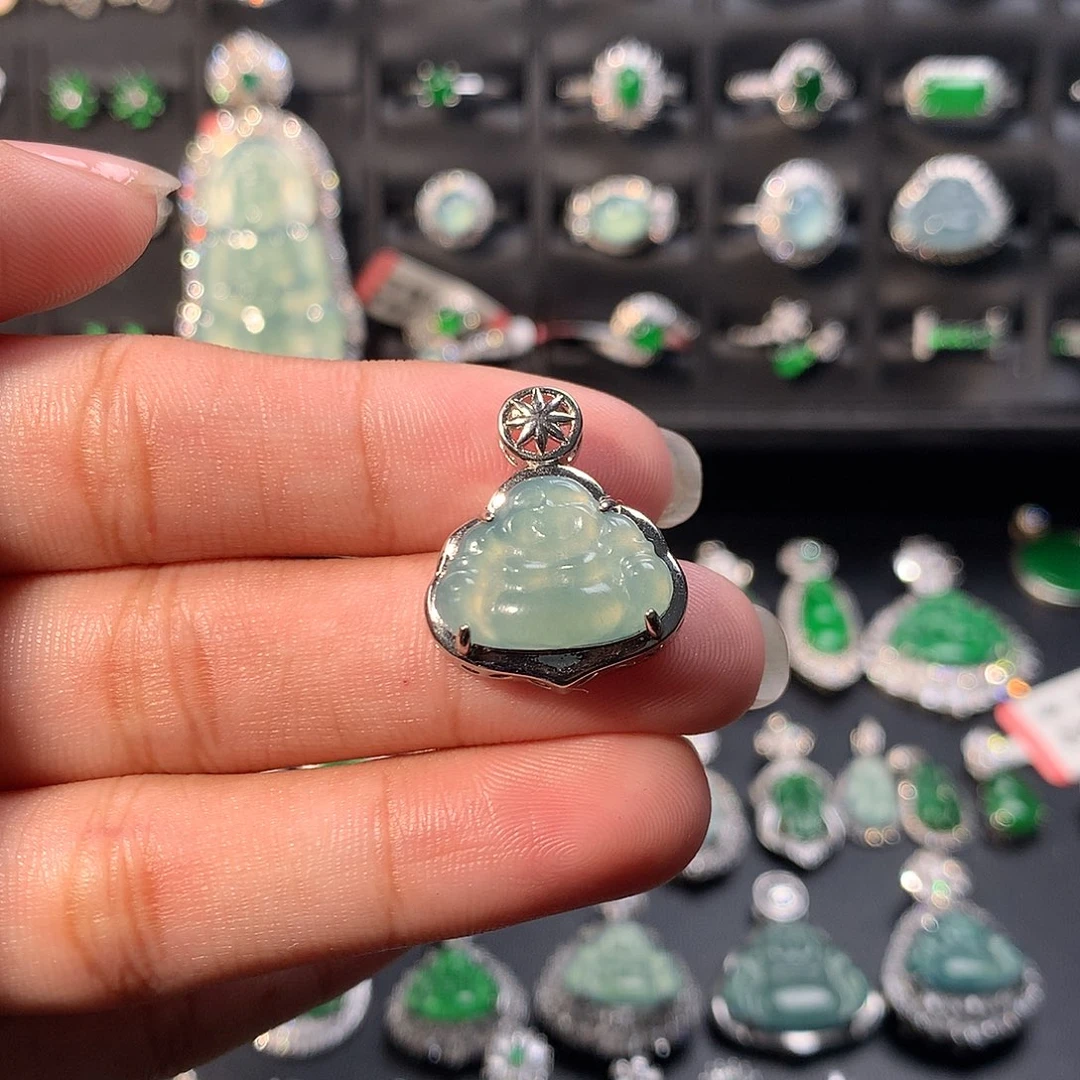 翡翠未镶嵌颈饰佛公