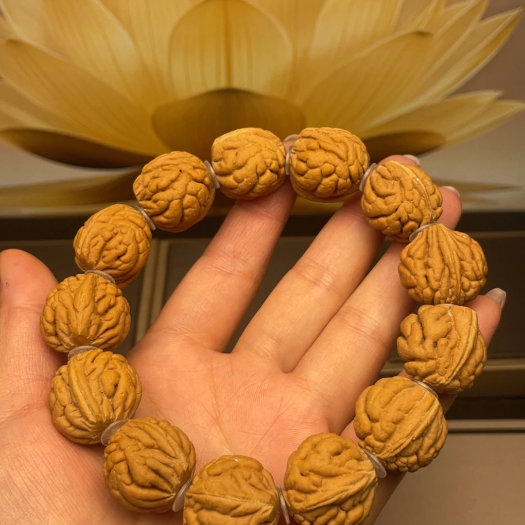 吊坠桃核红红火火