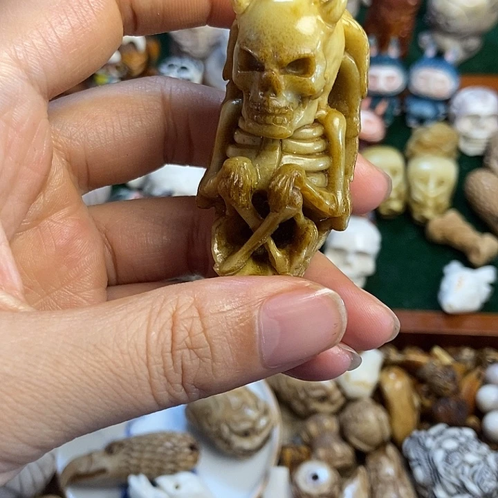 继***乘配饰鹿角雕刻一个出