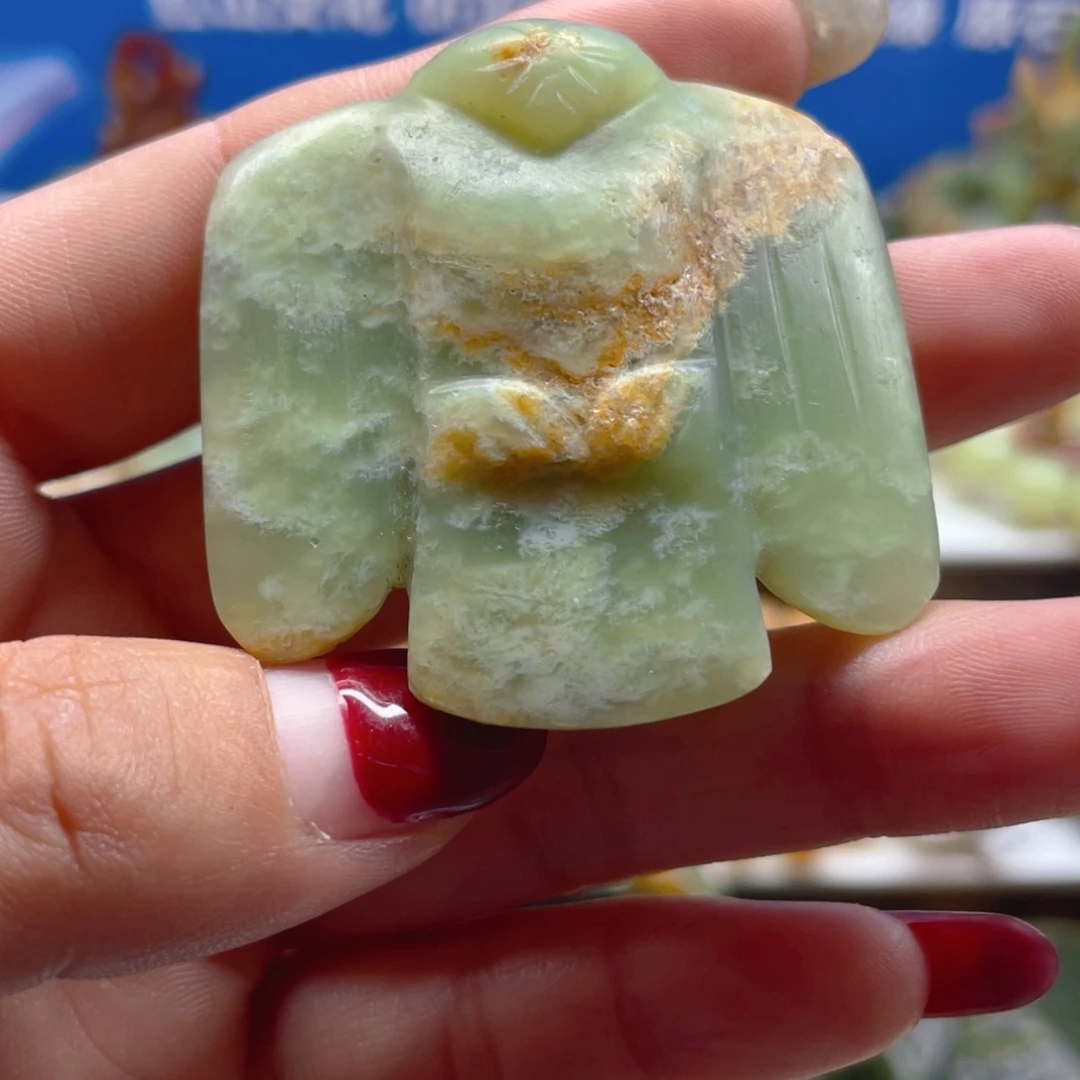 透闪石质玉未镶嵌挂件