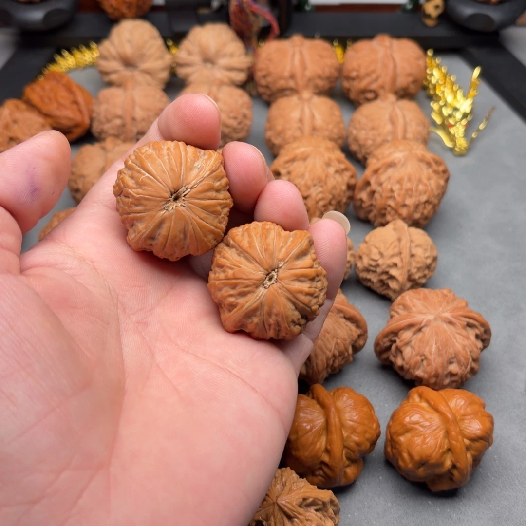 上***镭文玩核桃把件铁锤妹妹