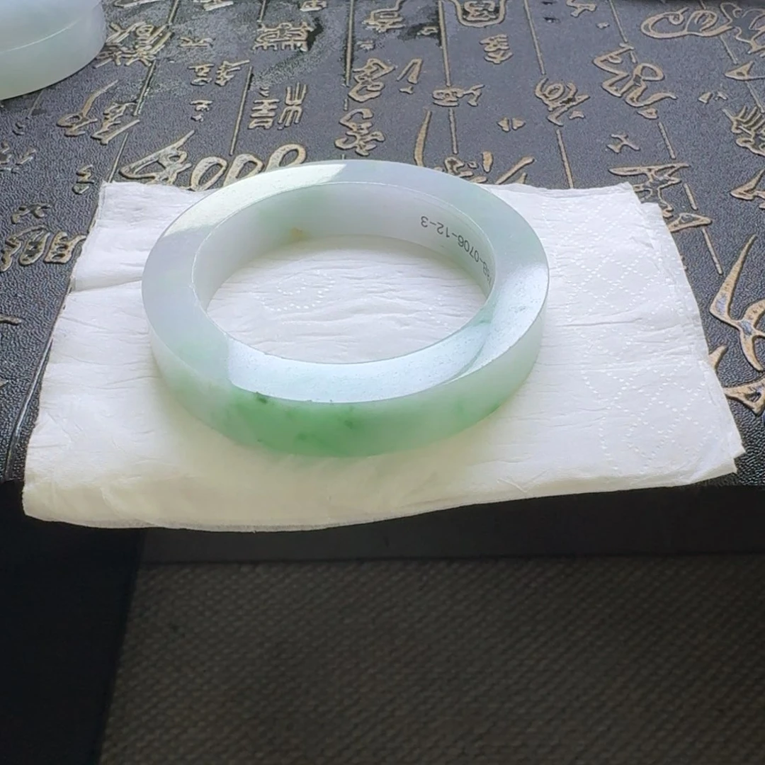 未镶嵌翡翠手镯定制翡翠