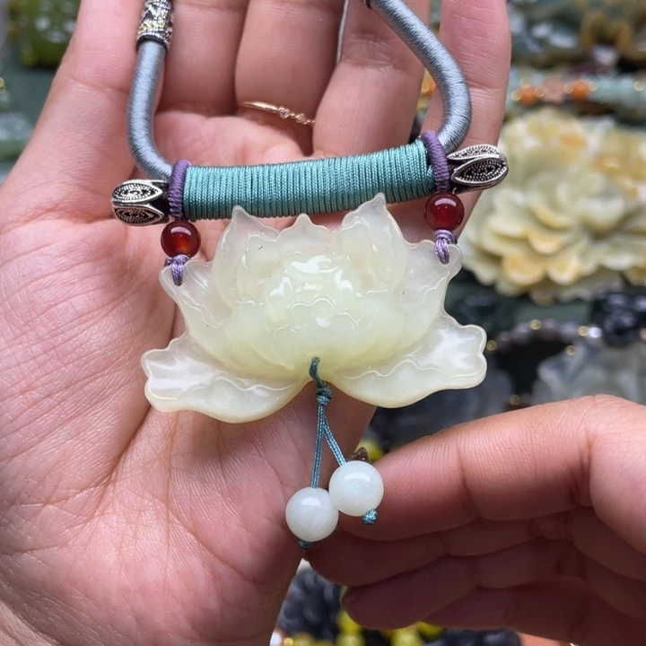 蛇纹石玉未镶嵌吊坠