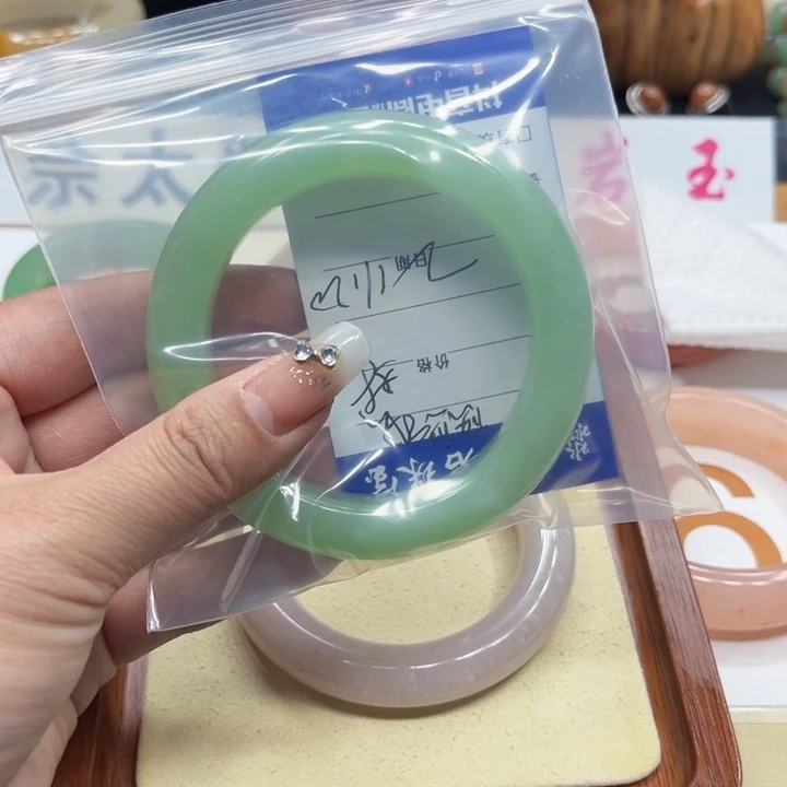 未镶嵌手镯石英质玉