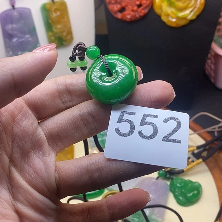 翡翠未镶嵌吊坠(赠链)