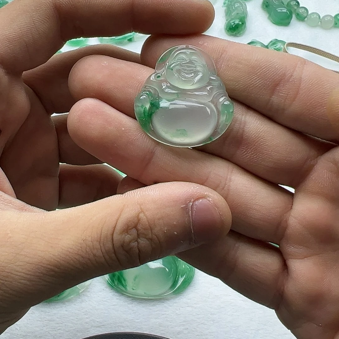 石英质玉颈饰未镶嵌人*