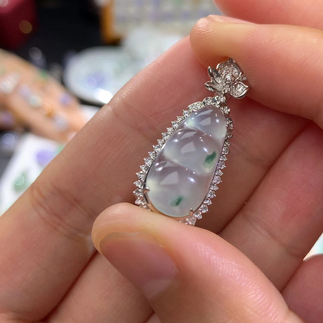 翡翠18K金镶嵌吊坠(不含链)福豆