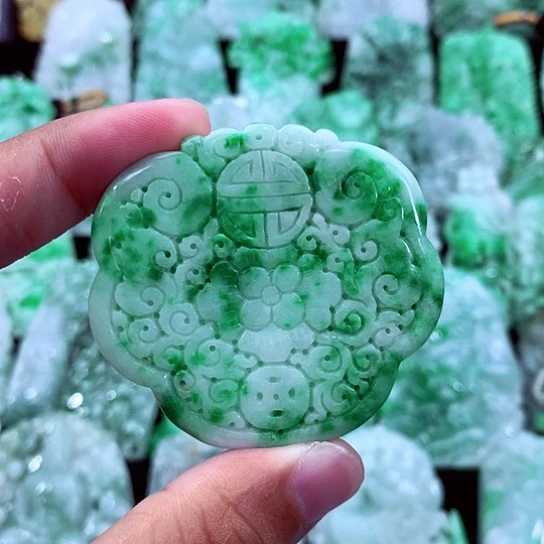 吊坠(不含链)未镶嵌翡翠